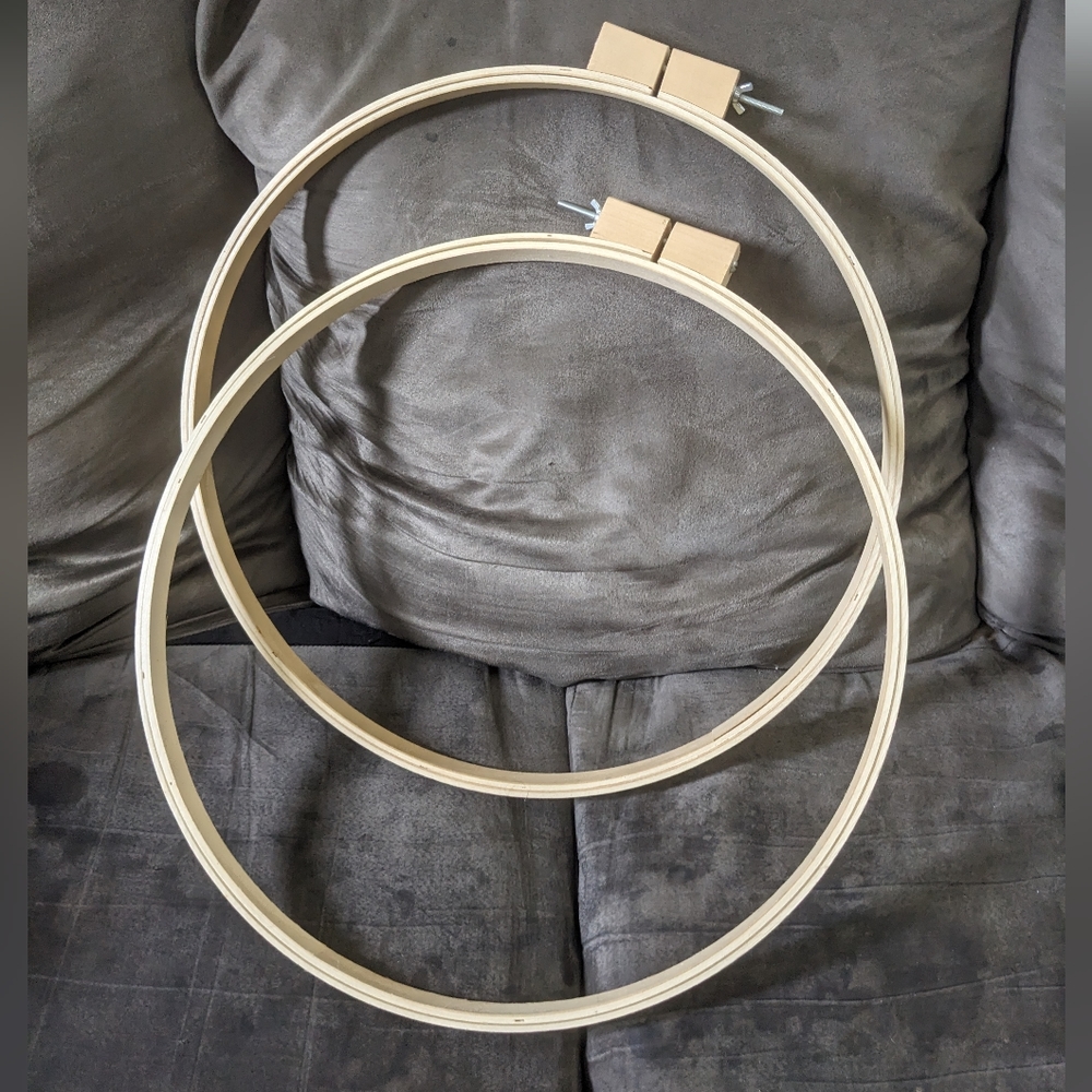 Set of 2  18” round Prym Quilt and Embroidery wood hoops New